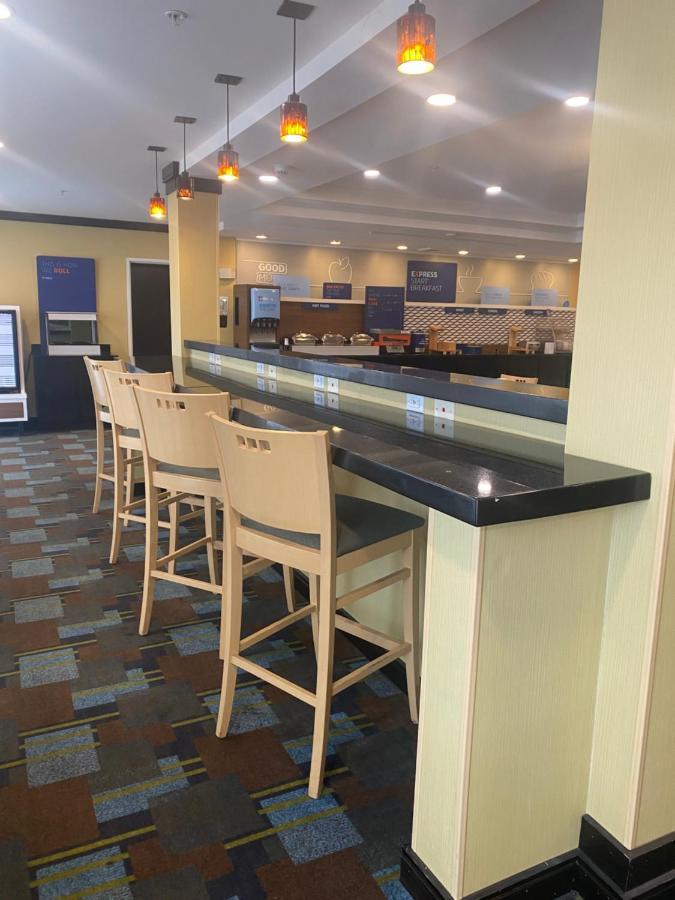 Holiday Inn Express And Suites Detroit North-Troy By Ihg Ngoại thất bức ảnh